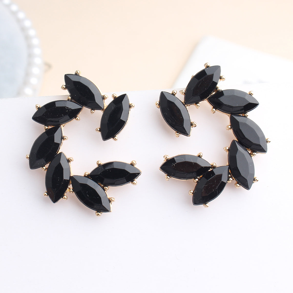 1 Pair Modern Style Solid Color Irregular Transparent Inlay Alloy Artificial Gemstones Gold Plated Earrings