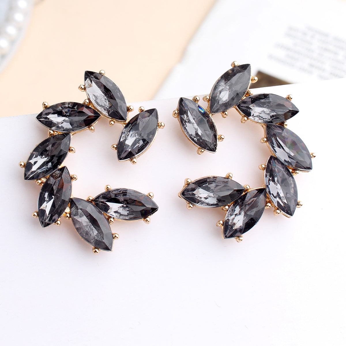 1 Pair Modern Style Solid Color Irregular Transparent Inlay Alloy Artificial Gemstones Gold Plated Earrings