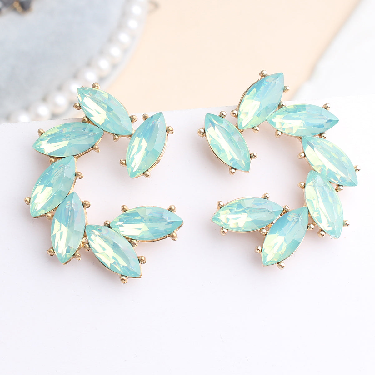 1 Pair Modern Style Solid Color Irregular Transparent Inlay Alloy Artificial Gemstones Gold Plated Earrings