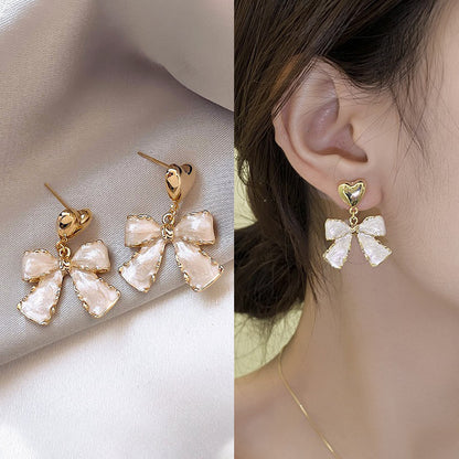 Retro Flower Copper Plating Inlay Artificial Gemstones Pearl Ear Studs 1 Pair