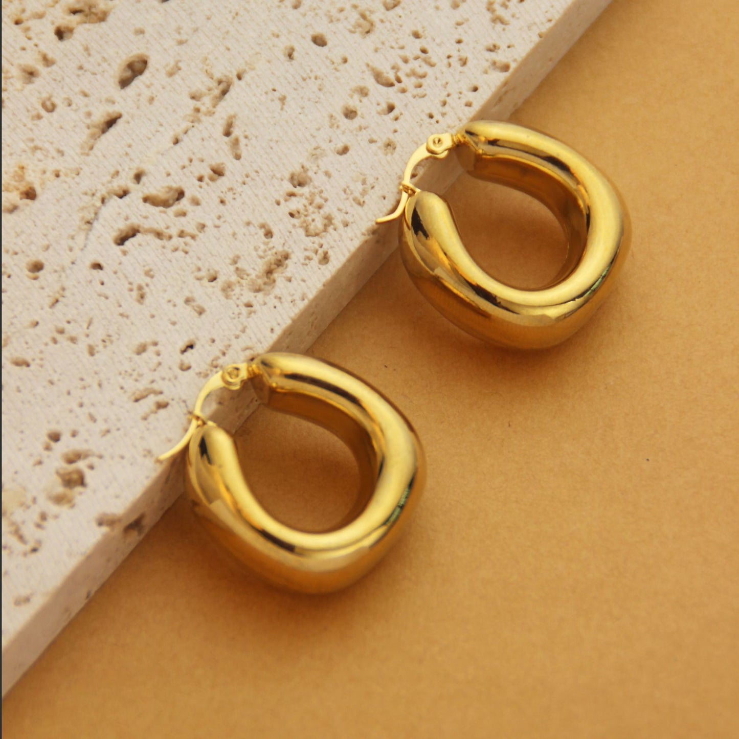 1 Pair Retro Simple Style C Shape U Shape Solid Color Plating Titanium Steel 18k Gold Plated Earrings