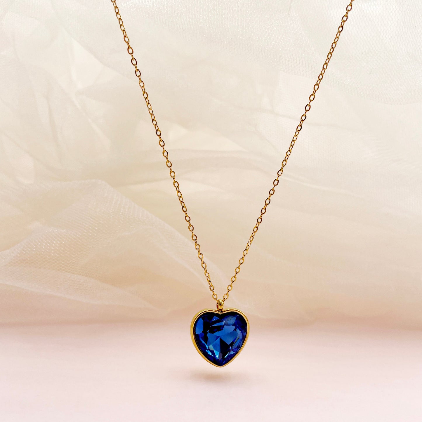 Vintage Style Luxurious Heart Shape Stainless Steel Plating Inlay Zircon Gold Plated Pendant Necklace