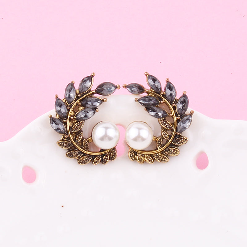 1 Pair Retro Leaves Plating Inlay Alloy Rhinestones Gold Plated Ear Studs