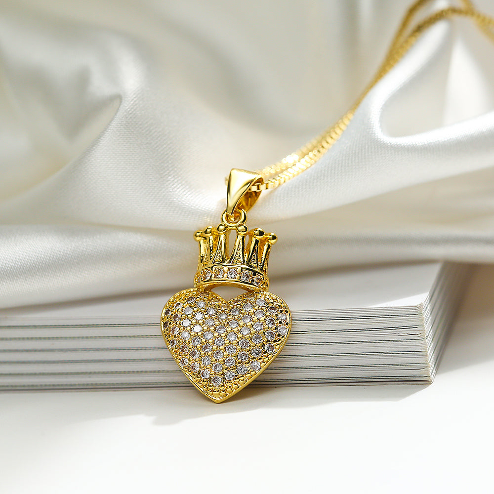 Elegant Simple Style Heart Shape Crown Copper 18k Gold Plated Zircon Pendant Necklace In Bulk