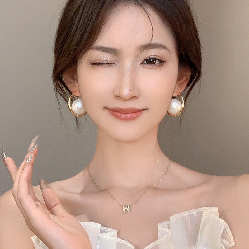 1 Pair Elegant Korean Style C Shape Imitation Pearl Alloy Hoop Earrings