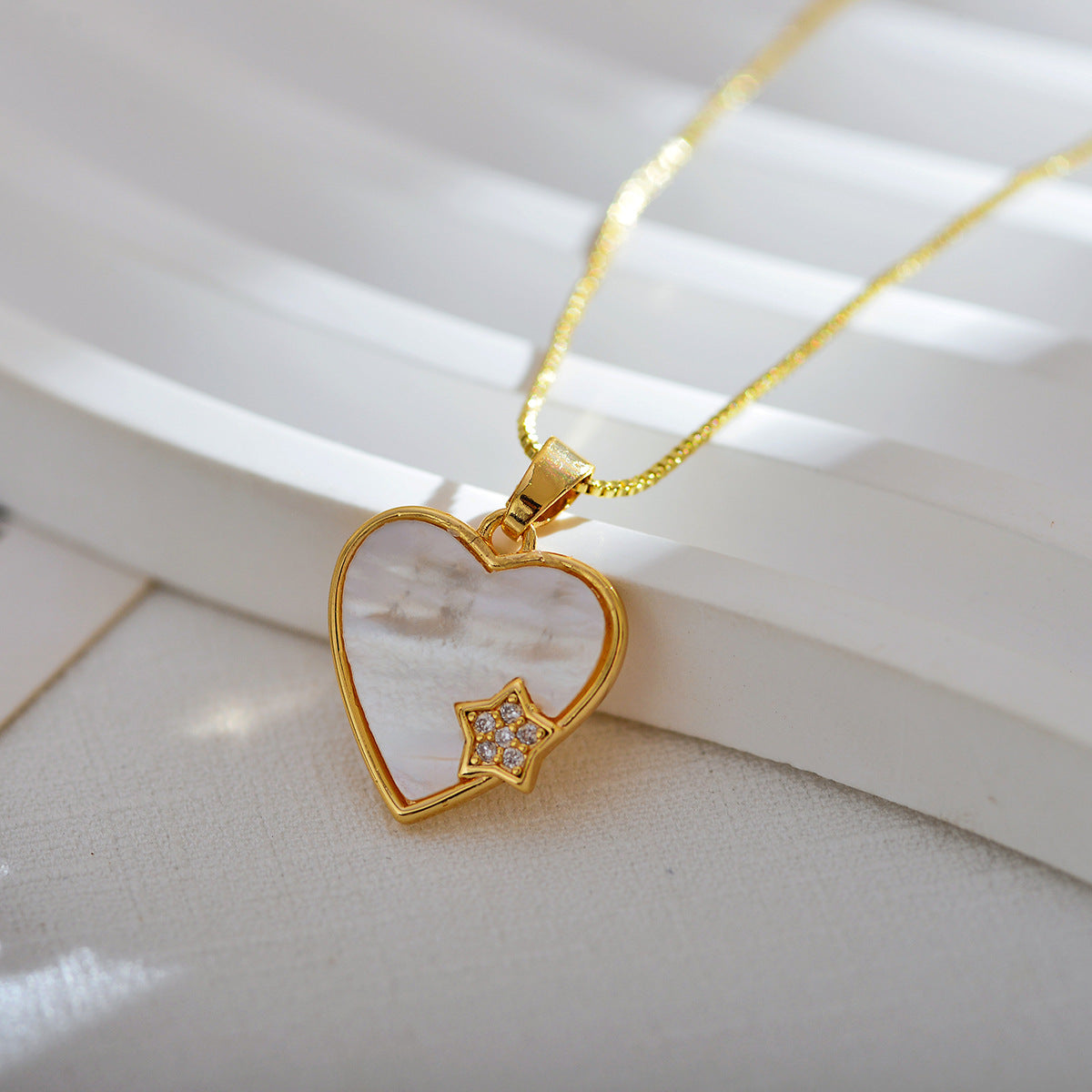 Simple Style Heart Shape Copper Zircon Pendant Necklace In Bulk