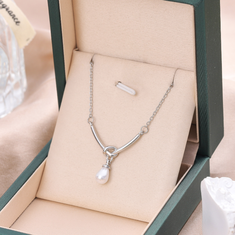 Elegant Lady Geometric Stainless Steel Artificial Pearl Women's Pendant Necklace