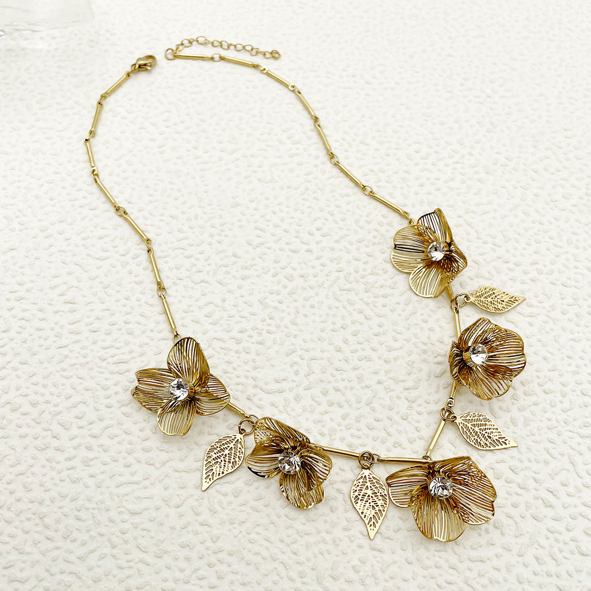 Vintage Style Roman Style Flower Stainless Steel Plating Hollow Out Gold Plated Necklace