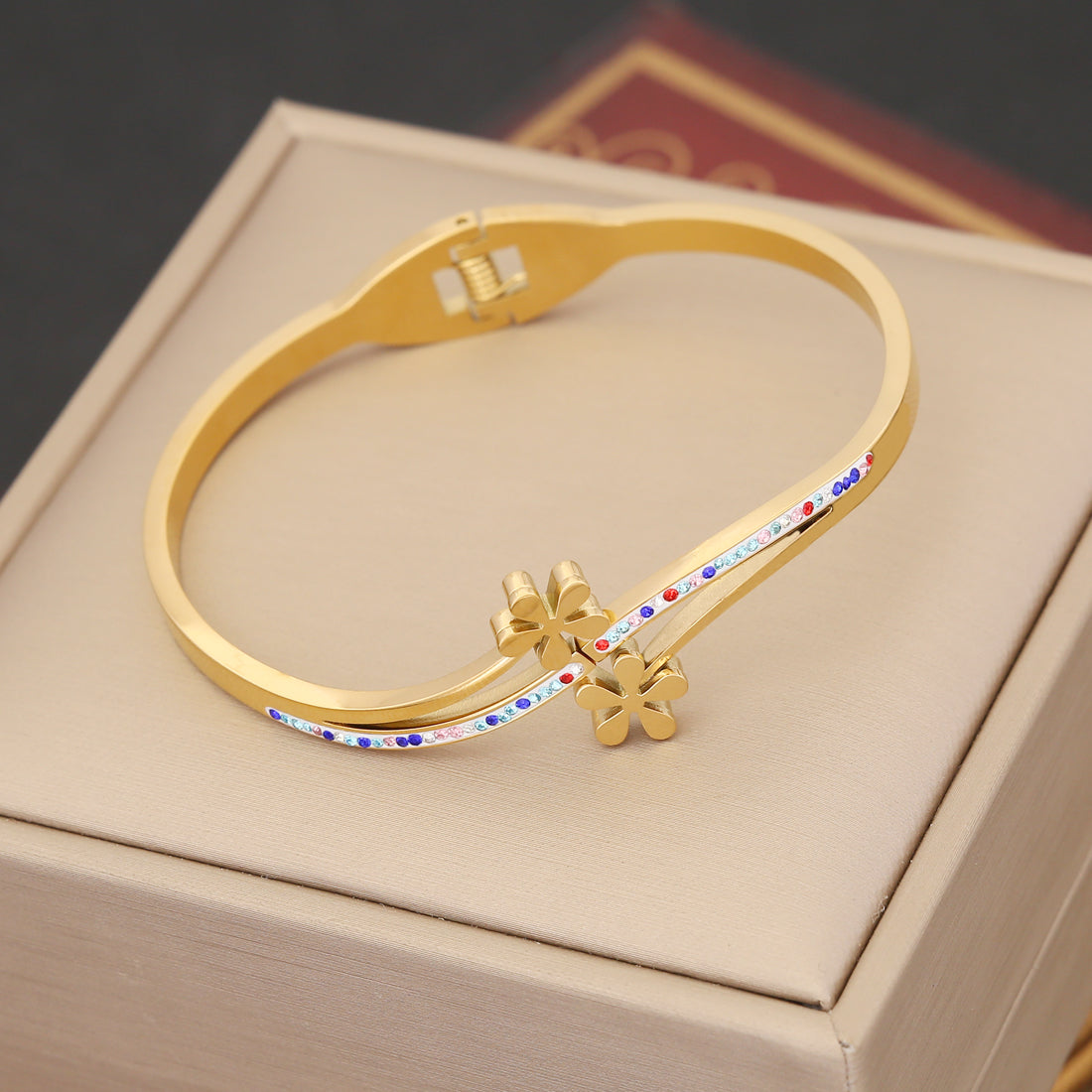 Retro Simple Style Heart Shape Eye Stainless Steel Zircon Bangle In Bulk