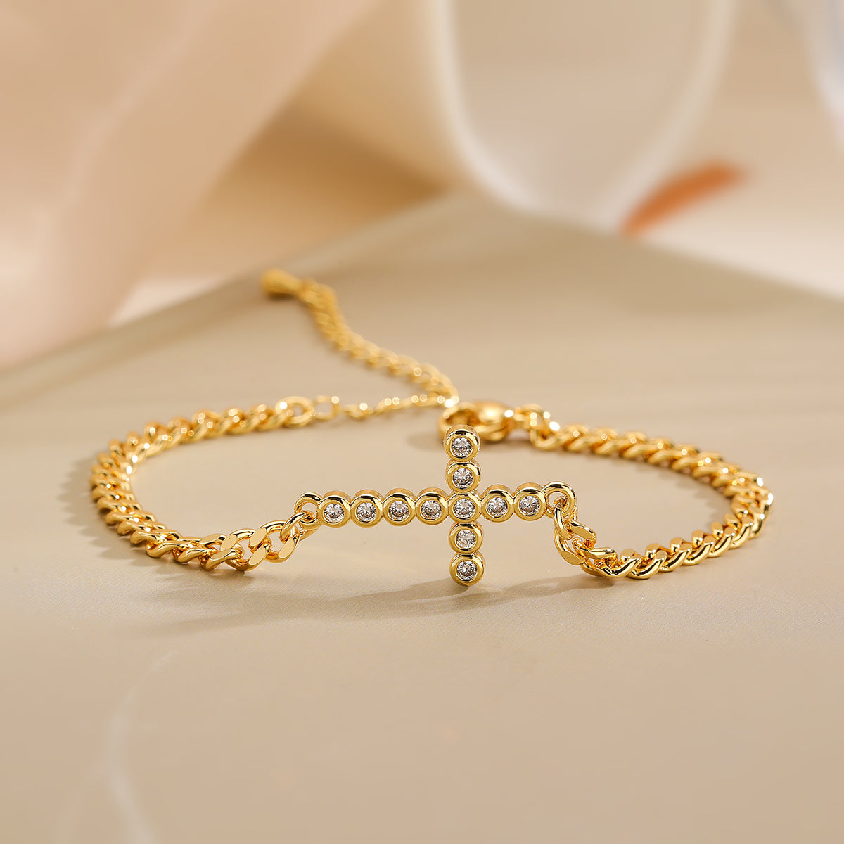 Simple Style Commute Cross Copper 18k Gold Plated Zircon Bracelets In Bulk