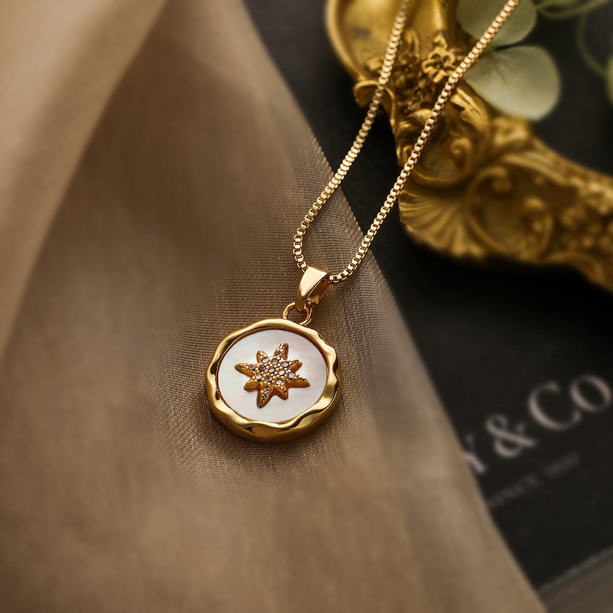 Simple Style Commute Star Bee Copper 18k Gold Plated Shell Zircon Pendant Necklace In Bulk