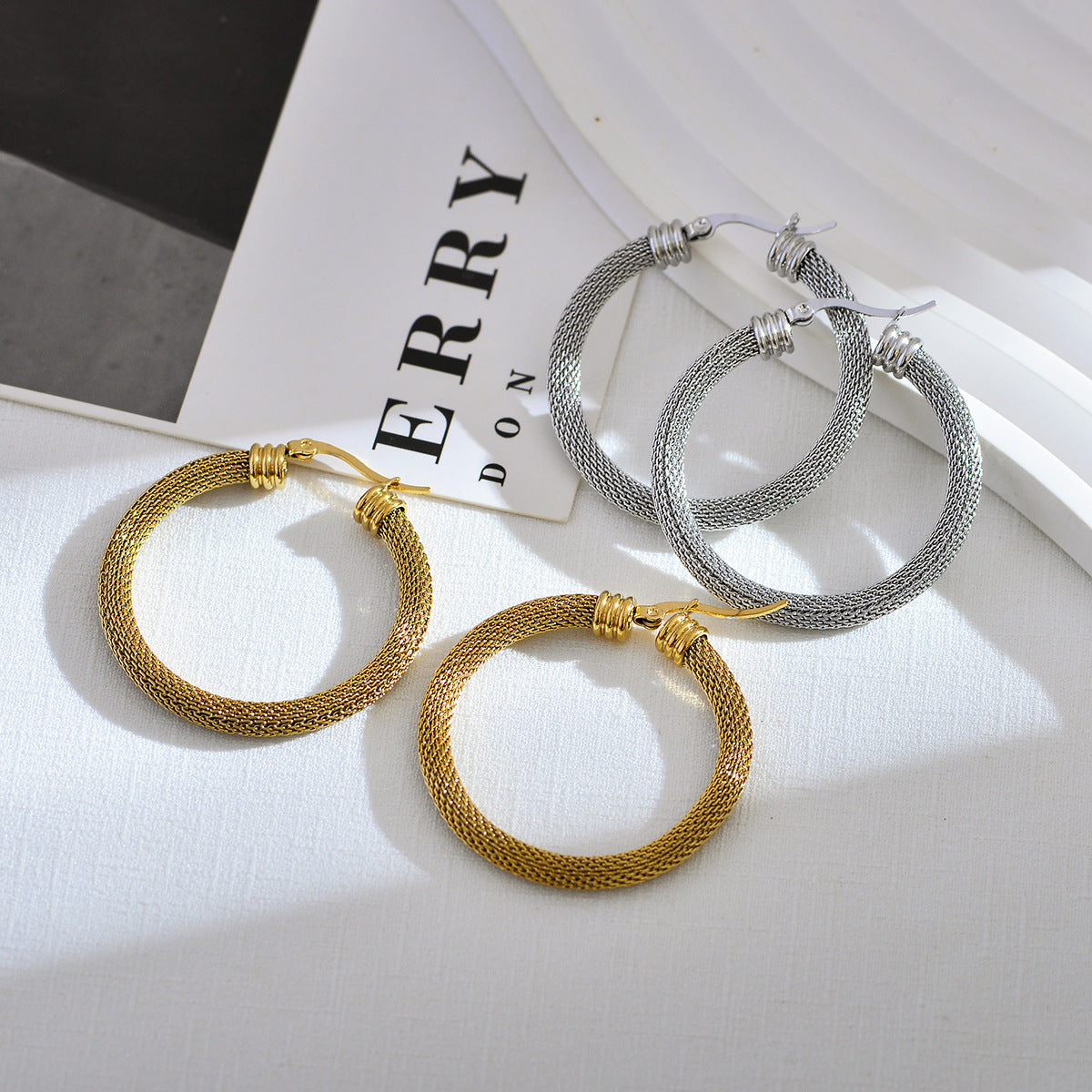 1 Pair Elegant Classic Style Solid Color Plating Stainless Steel 18k Gold Plated Hoop Earrings