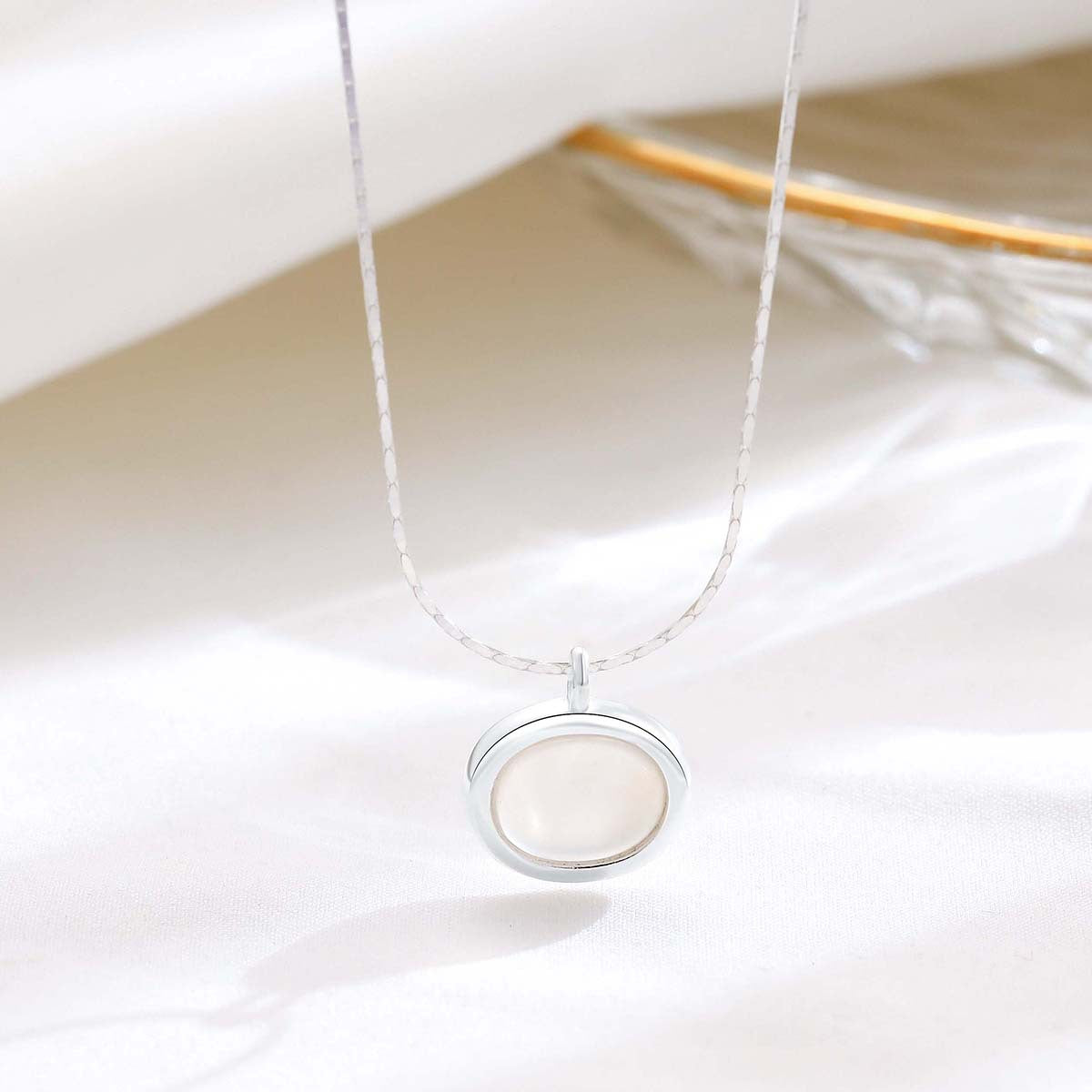 Ig Style Simple Style Round Sterling Silver Artificial Gemstones Pendant Necklace In Bulk