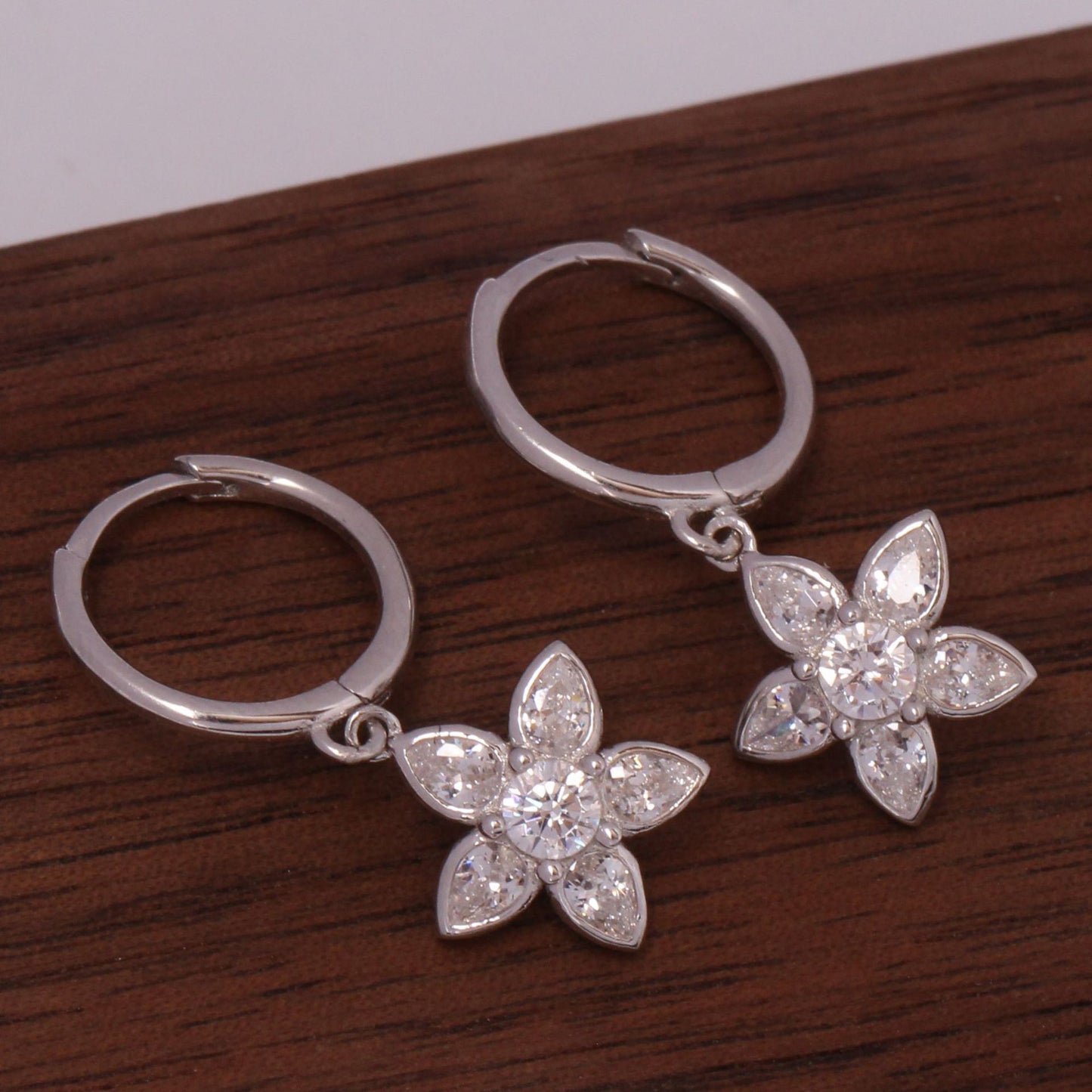 1 Pair Retro Simple Style Flower Inlay Sterling Silver Zircon Drop Earrings