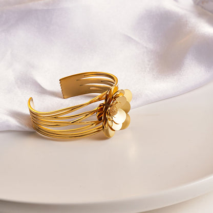 Modern Style Sweet Flower Stainless Steel Plating Gold Plated Bangle