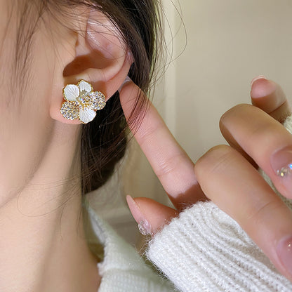 1 Pair Sweet Flower Asymmetrical Plating Inlay Alloy Rhinestones Gold Plated Ear Studs