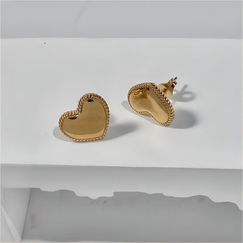 1 Pair Vintage Style Heart Shape Stainless Steel 18K Gold Plated Ear Studs