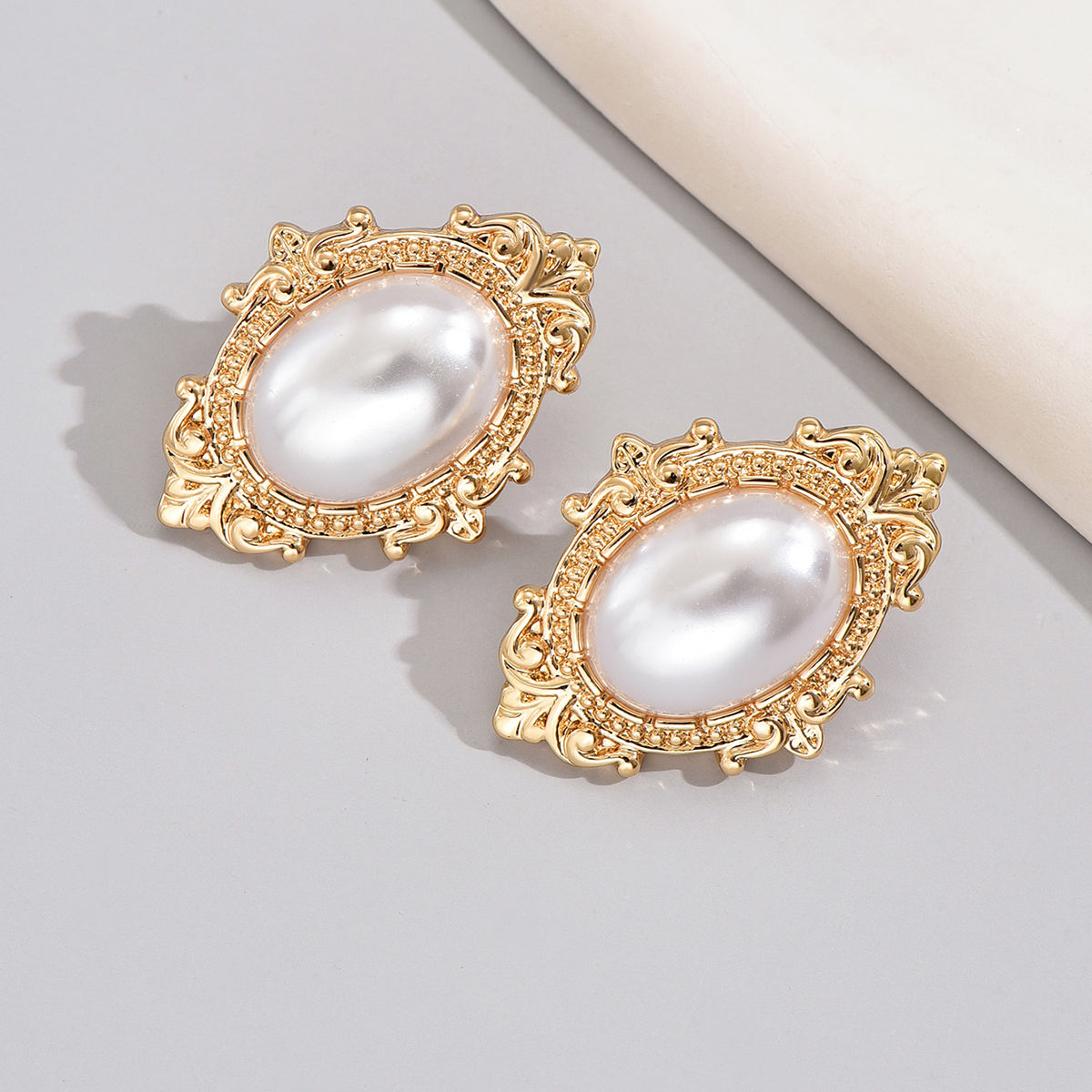 1 Pair Elegant Oval Plating Inlay Metal Glass Gold Plated Ear Studs