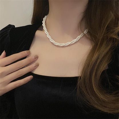 Elegant Solid Color Imitation Pearl Women's Necklace