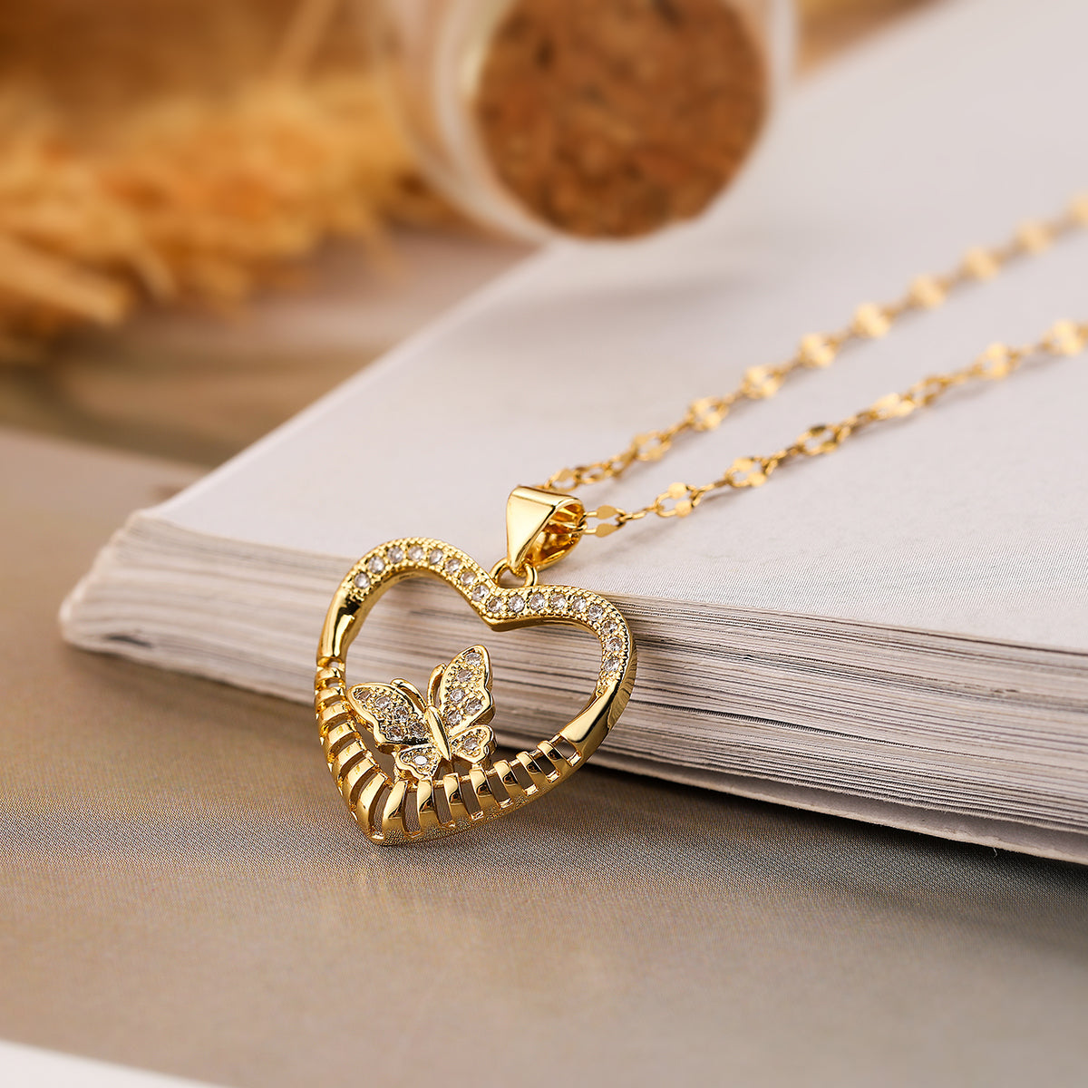 Sweet Simple Style Commute Heart Shape Butterfly Copper Plating Inlay Zircon 18k Gold Plated Pendant Necklace