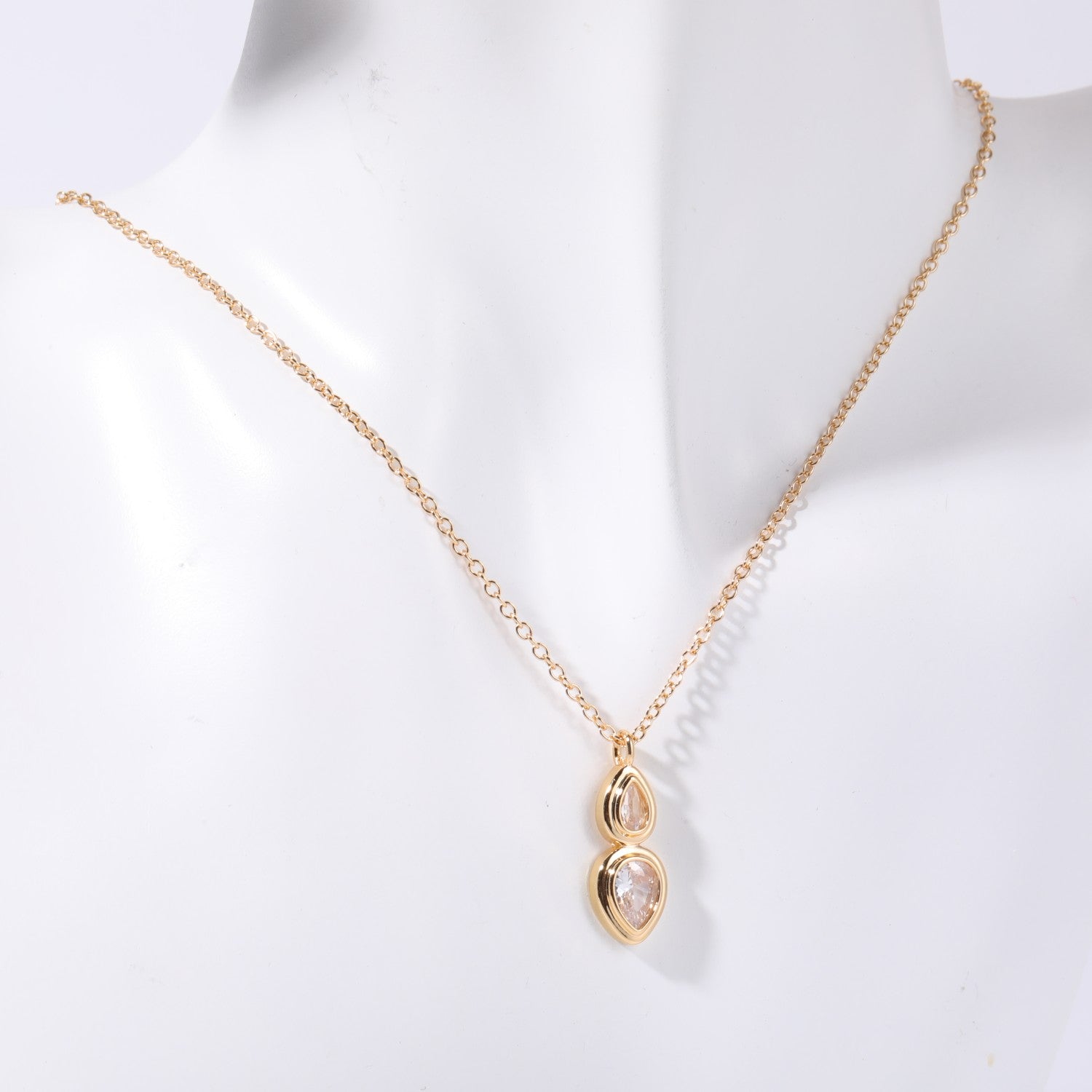 Casual Simple Style Commute Geometric Copper Plating Inlay Artificial Crystal 18k Gold Plated Pendant Necklace