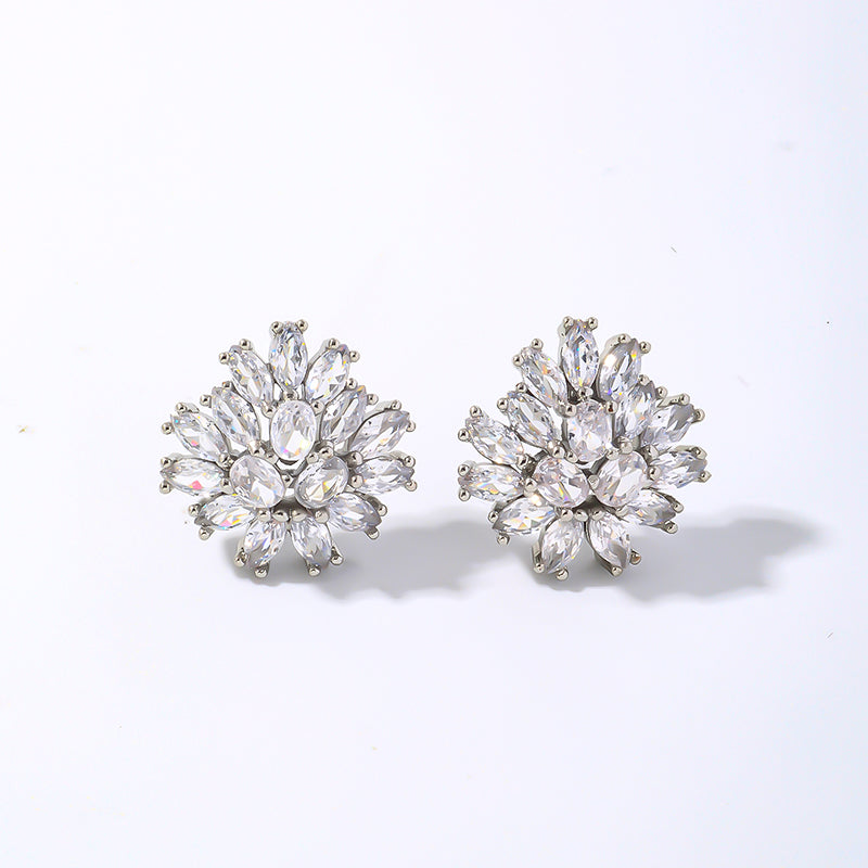 1 Pair Casual Simple Style Shiny Flower Plating Inlay Copper Zircon White Gold Plated Gold Plated Ear Studs