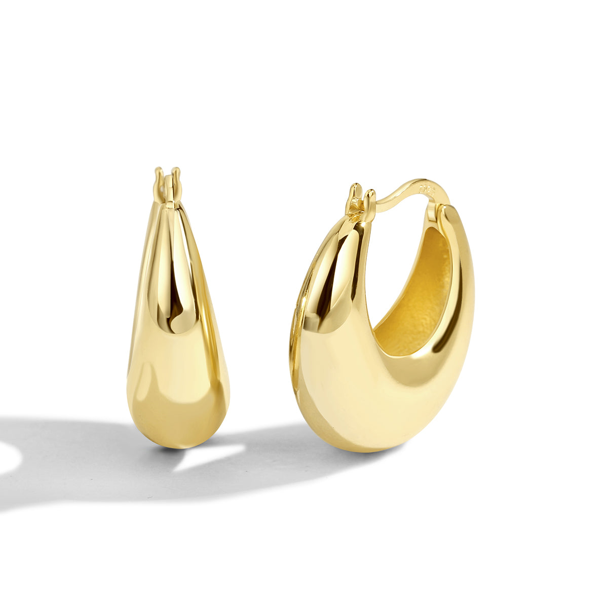 1 Pair Casual Elegant Commute Solid Color Scallop Plating Copper 18k Gold Plated Hoop Earrings