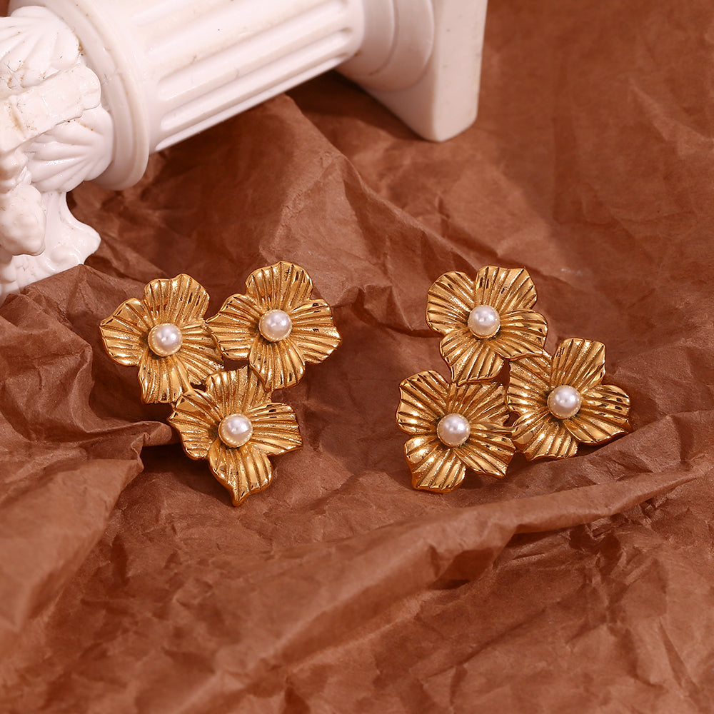 1 Pair Vintage Style Simple Style Classic Style Floral Plating Inlay Stainless Steel Pearl 18k Gold Plated Ear Studs