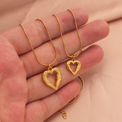 Simple Style Heart Shape Stainless Steel Plating Hollow Out 18k Gold Plated Rose Gold Plated Pendant Necklace Necklace