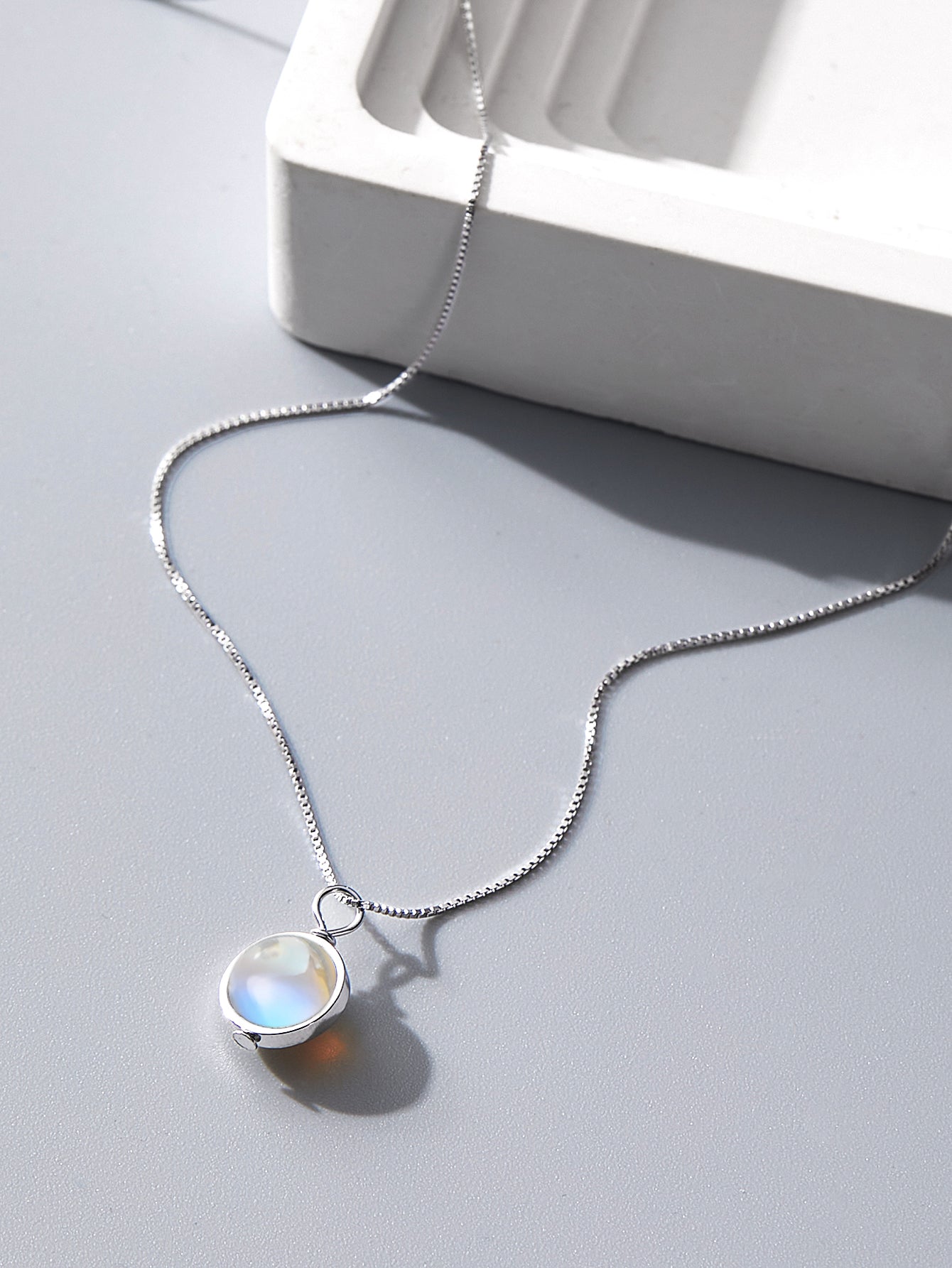 Elegant Round Sterling Silver Inlay Artificial Gemstones Pendant Necklace