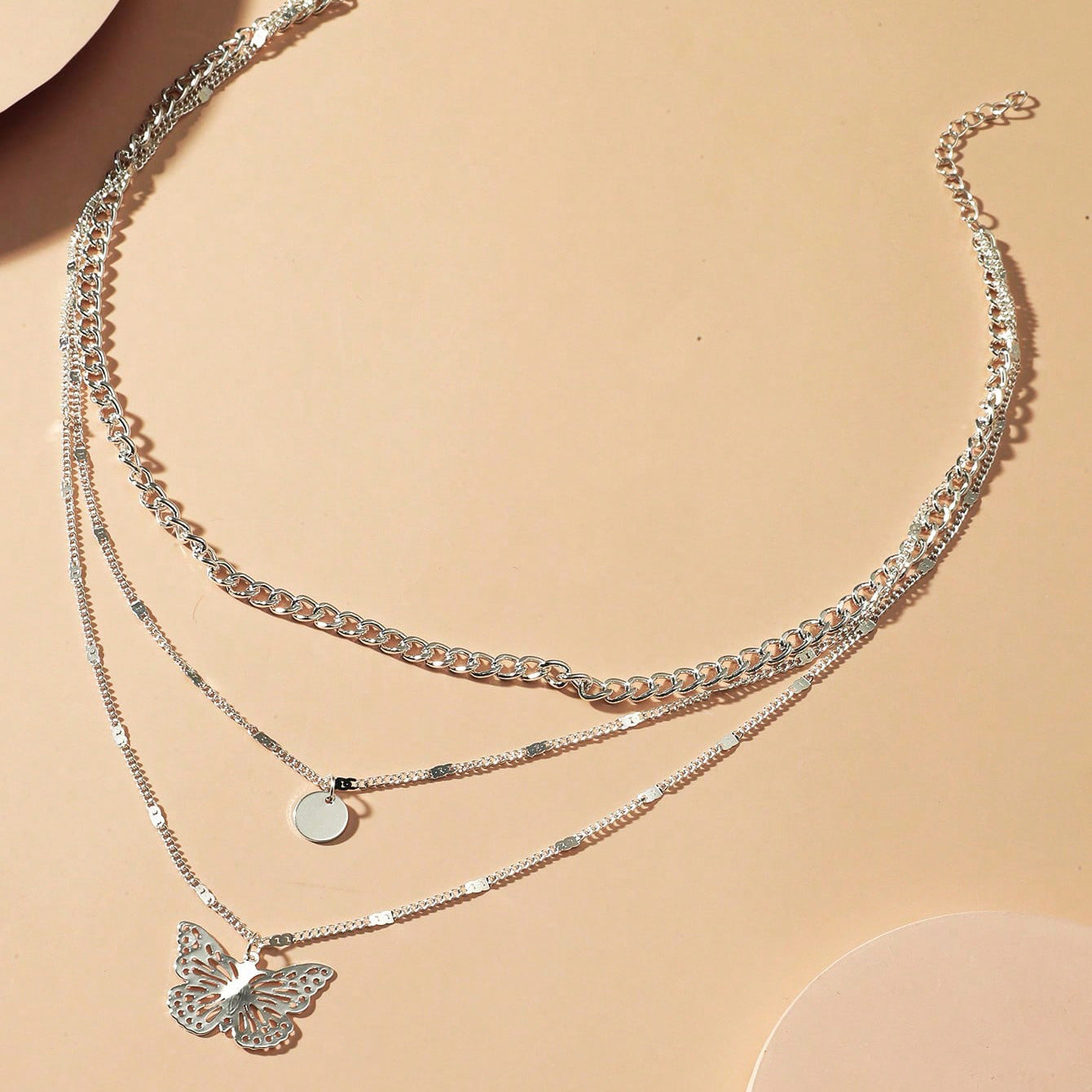 Vintage Style Circle Butterfly Ferroalloy Plating Silver Plated Women's Pendant Necklace