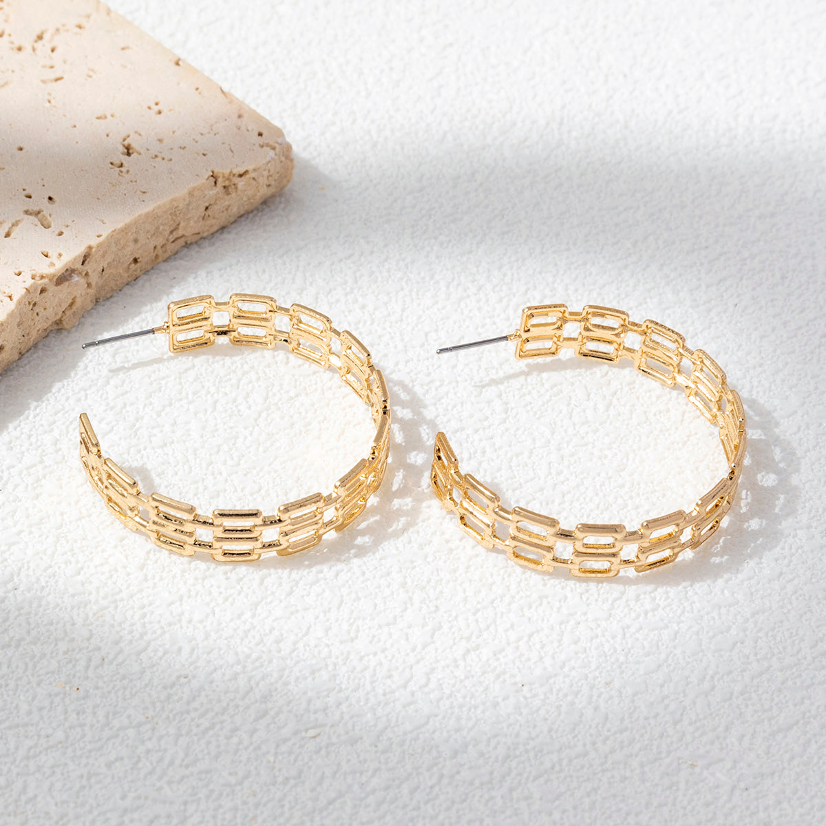 Wholesale Jewelry Elegant Solid Color Alloy Gold Plated Side Stripe Mesh Hollow Out Ear Studs
