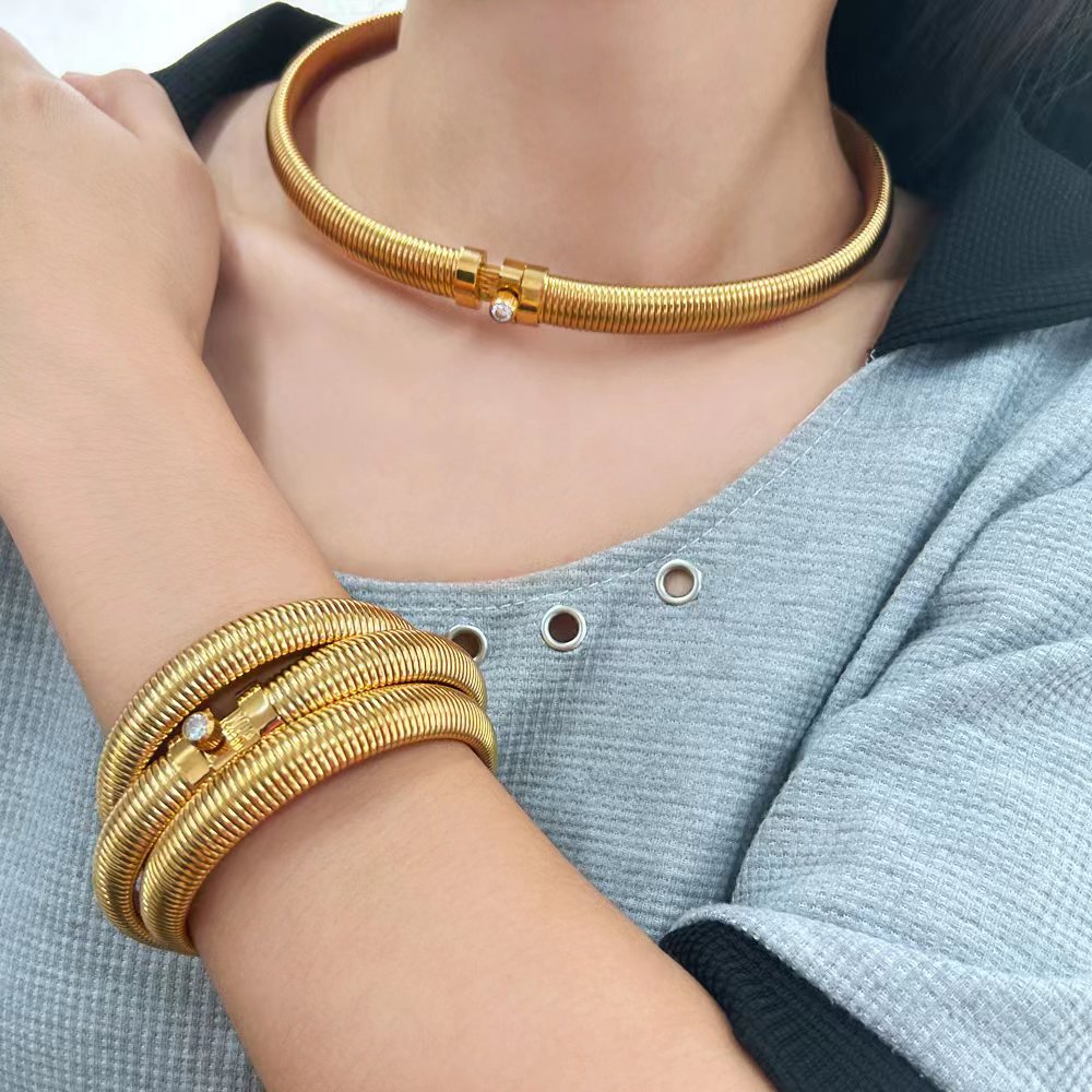 Hip-hop Retro Solid Color Titanium Steel Plating Inlay Rhinestones 18k Gold Plated Bangle