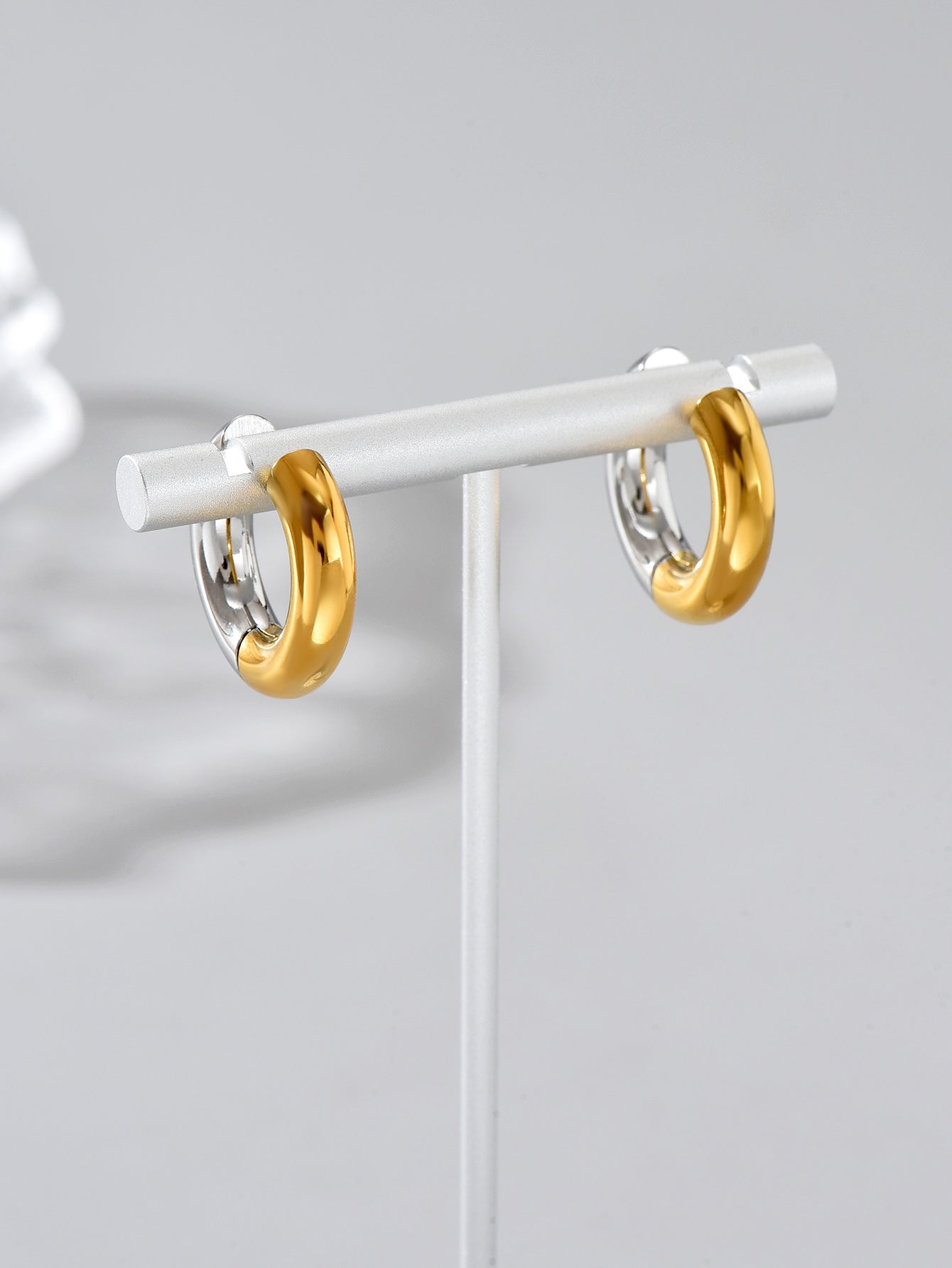 1 Pair Simple Style Classic Style Roman Style Geometric Plating Titanium Steel 18k Gold Plated Gold Plated Earrings