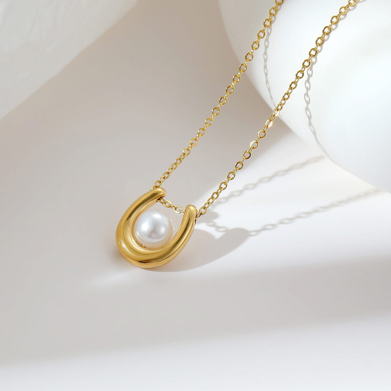 Simple Style Geometric Stainless Steel Inlay Pearl White Gold Plated Gold Plated Pendant Necklace