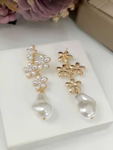 1 Pair Retro Flower Plating Imitation Pearl Alloy Drop Earrings