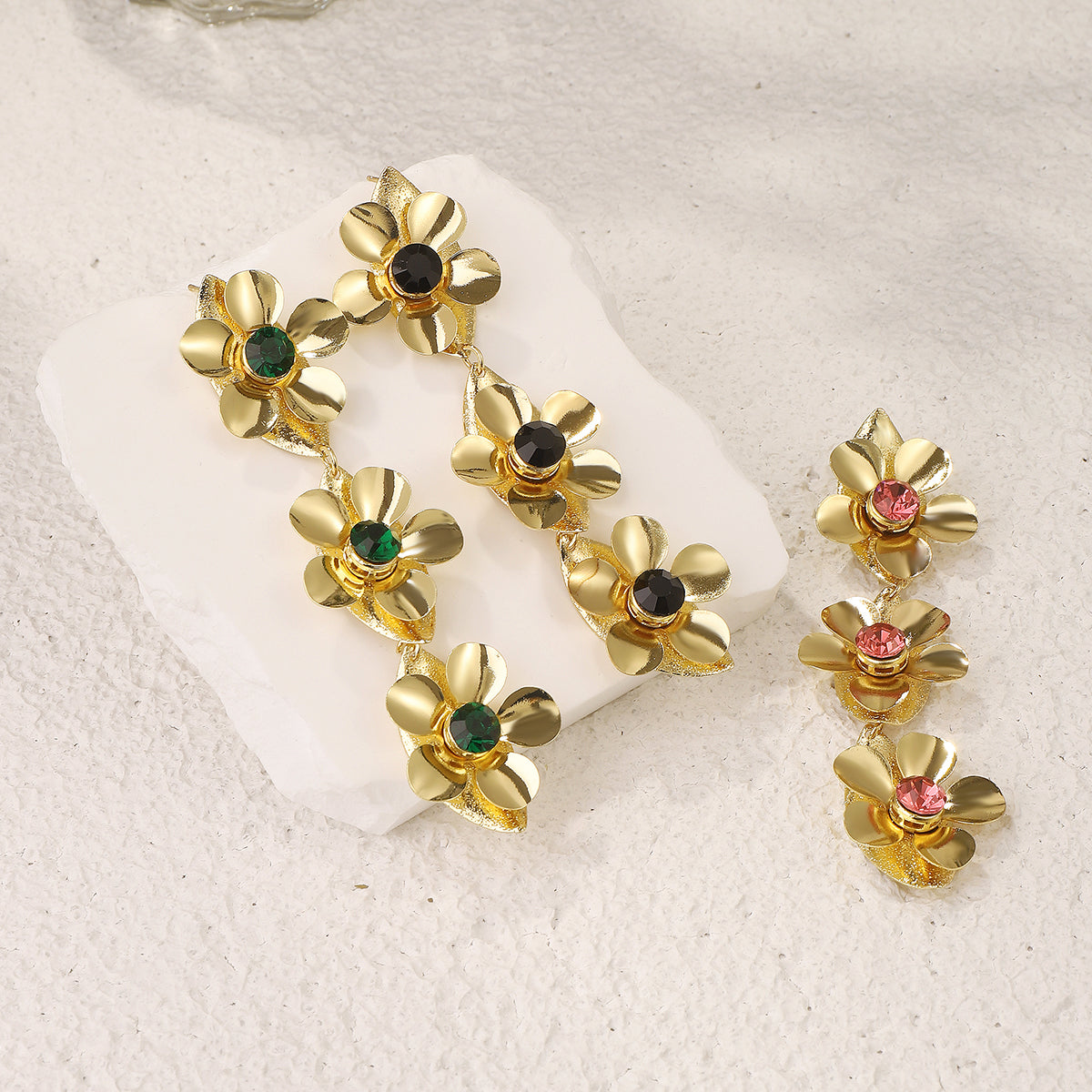 1 Pair Vintage Style Simple Style Flower Inlay Iron Rhinestones Drop Earrings