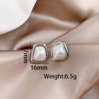 1 Pair Casual Elegant Classic Style Trapezoid Plating Inlay Alloy Artificial Pearls Ear Cuffs Ear Studs