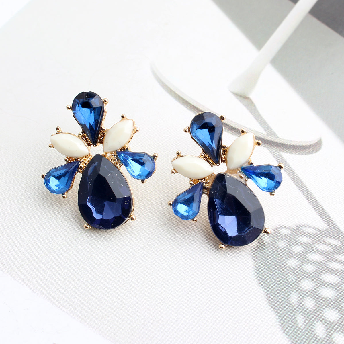1 Pair Elegant Leaves Water Droplets Plating Inlay Arylic Alloy Rhinestones Gold Plated Ear Studs