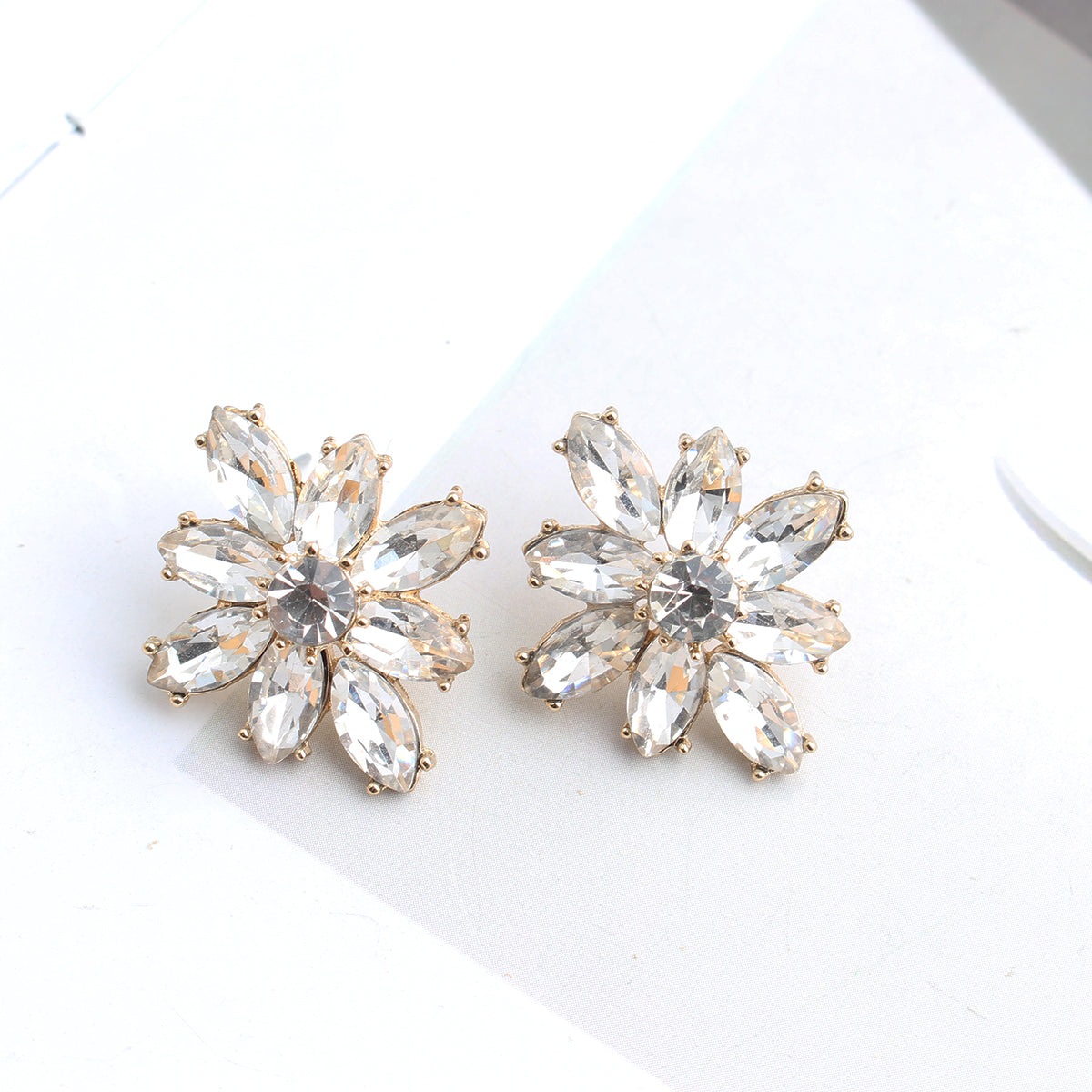 1 Pair Casual Elegant Flower Plating Inlay Alloy Crystal Rhinestones Gold Plated Ear Studs