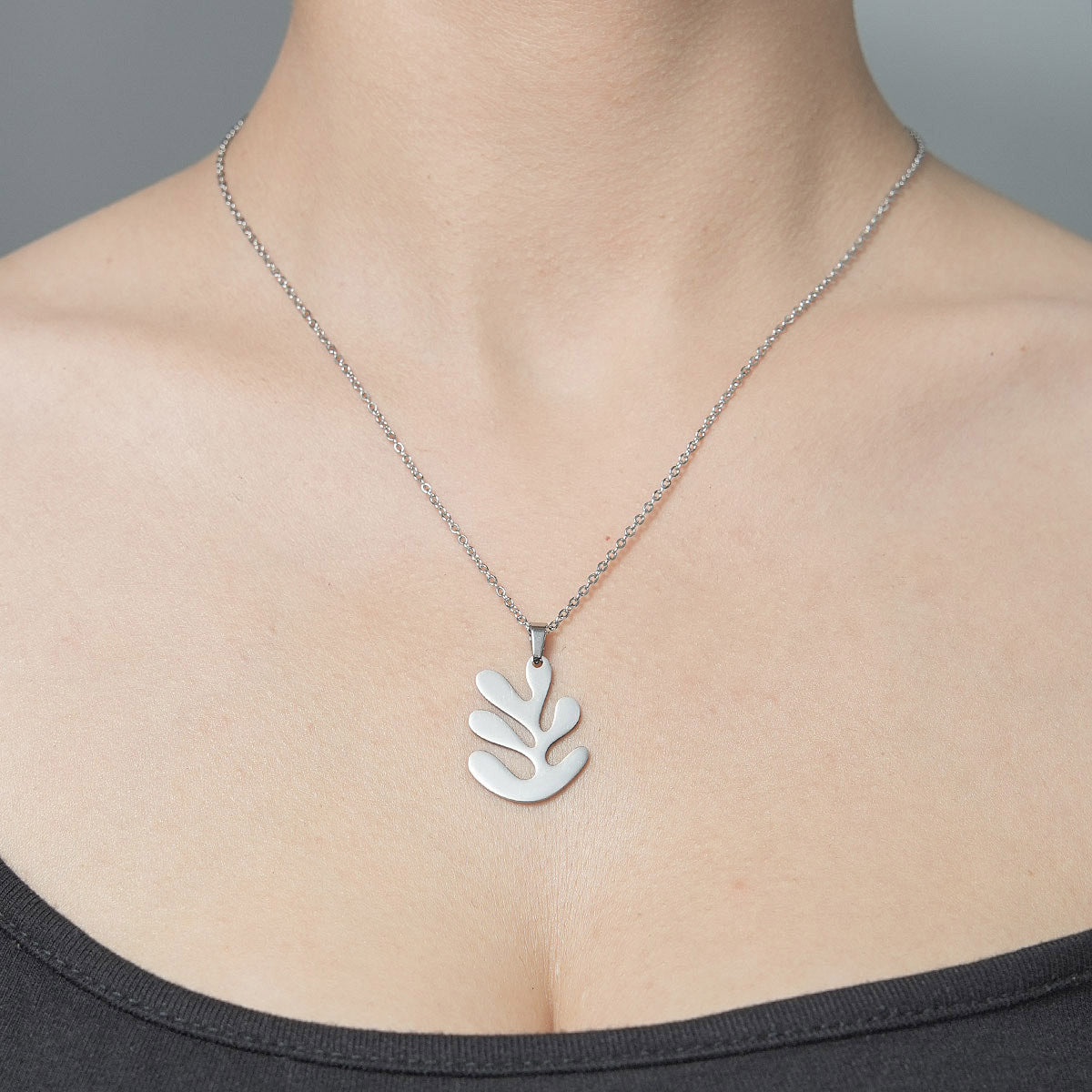 Wholesale Simple Style Leaf Tree Pineapple Stainless Steel Titanium Steel Polishing Plating Pendant Necklace