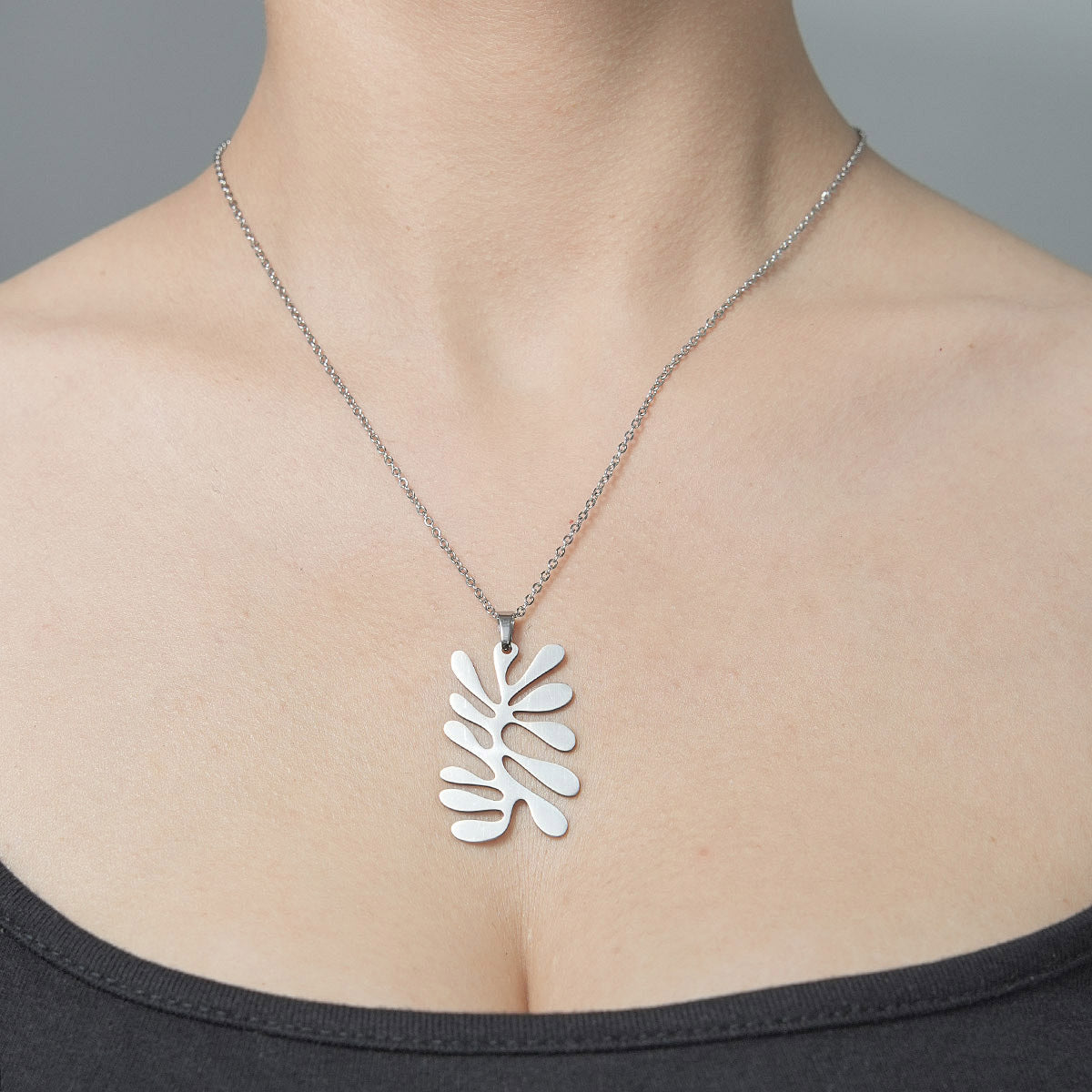 Wholesale Simple Style Leaf Tree Pineapple Stainless Steel Titanium Steel Polishing Plating Pendant Necklace