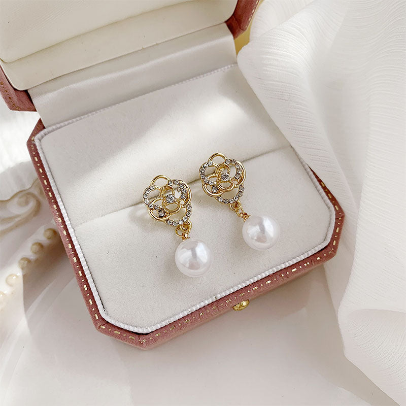 1 Pair Elegant Sweet Flower Alloy Artificial Rhinestones Artificial Pearls Drop Earrings Ear Cuffs