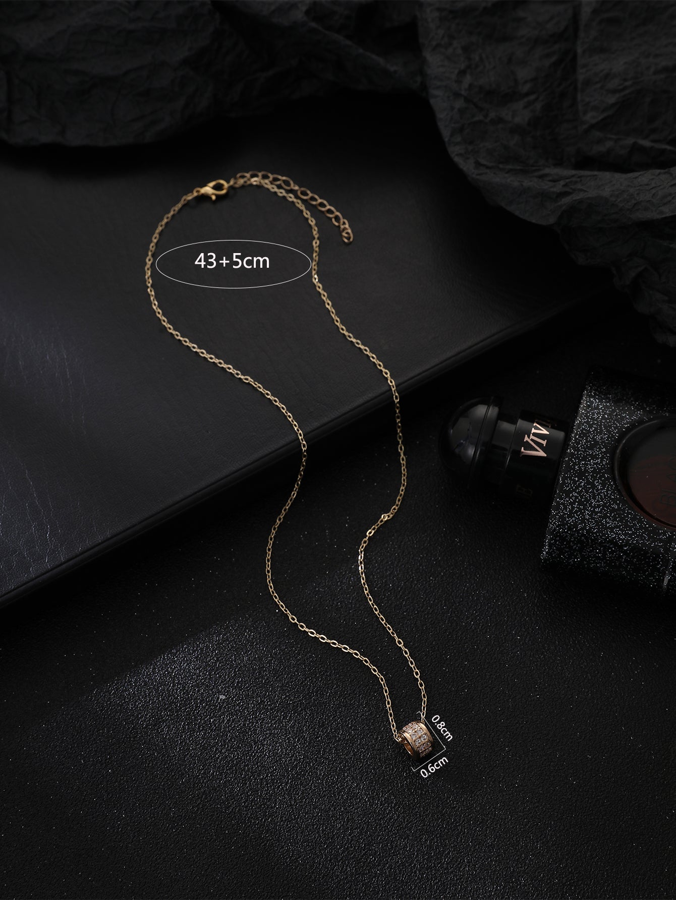Vintage Style Cylindrical Copper Plating Inlay Zircon Pendant Necklace