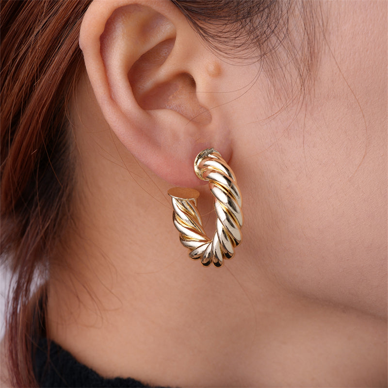 1 Pair Vintage Style Exaggerated U Shape Geometric Round Polishing Plating Pleated Copper Gold Plated Ear Studs