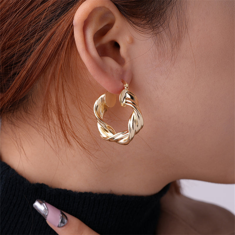 1 Pair Vintage Style Exaggerated U Shape Geometric Round Polishing Plating Pleated Copper Gold Plated Ear Studs