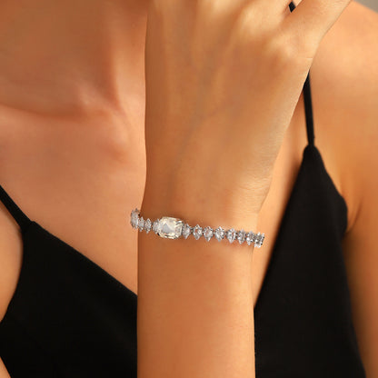 Elegant Simple Style Solid Color Copper Inlay Zircon Bracelets