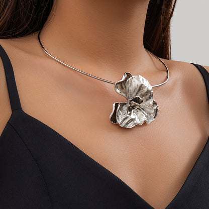 Exaggerated Classic Style Flower Alloy Iron Women's Necklace