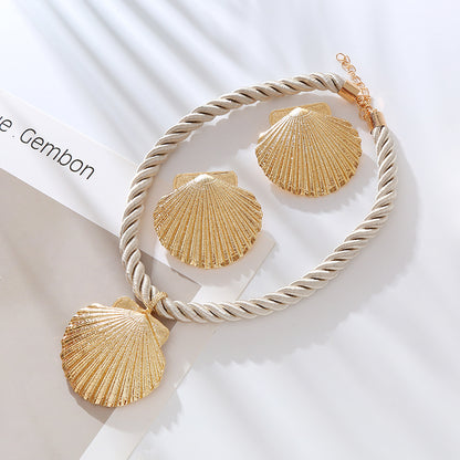 Elegant Luxurious Shell Alloy Plating Gold Plated Women's Jewelry Set