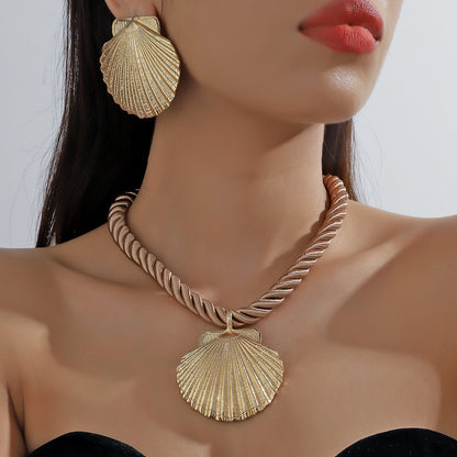 Elegant Luxurious Shell Alloy Plating Gold Plated Women's Jewelry Set